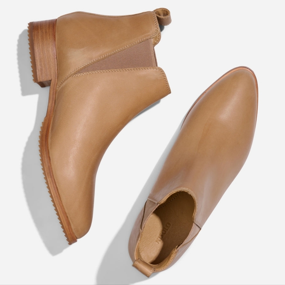 Nisolo Leather Eva Everyday Chelsea Boot in Almond Size 8.5